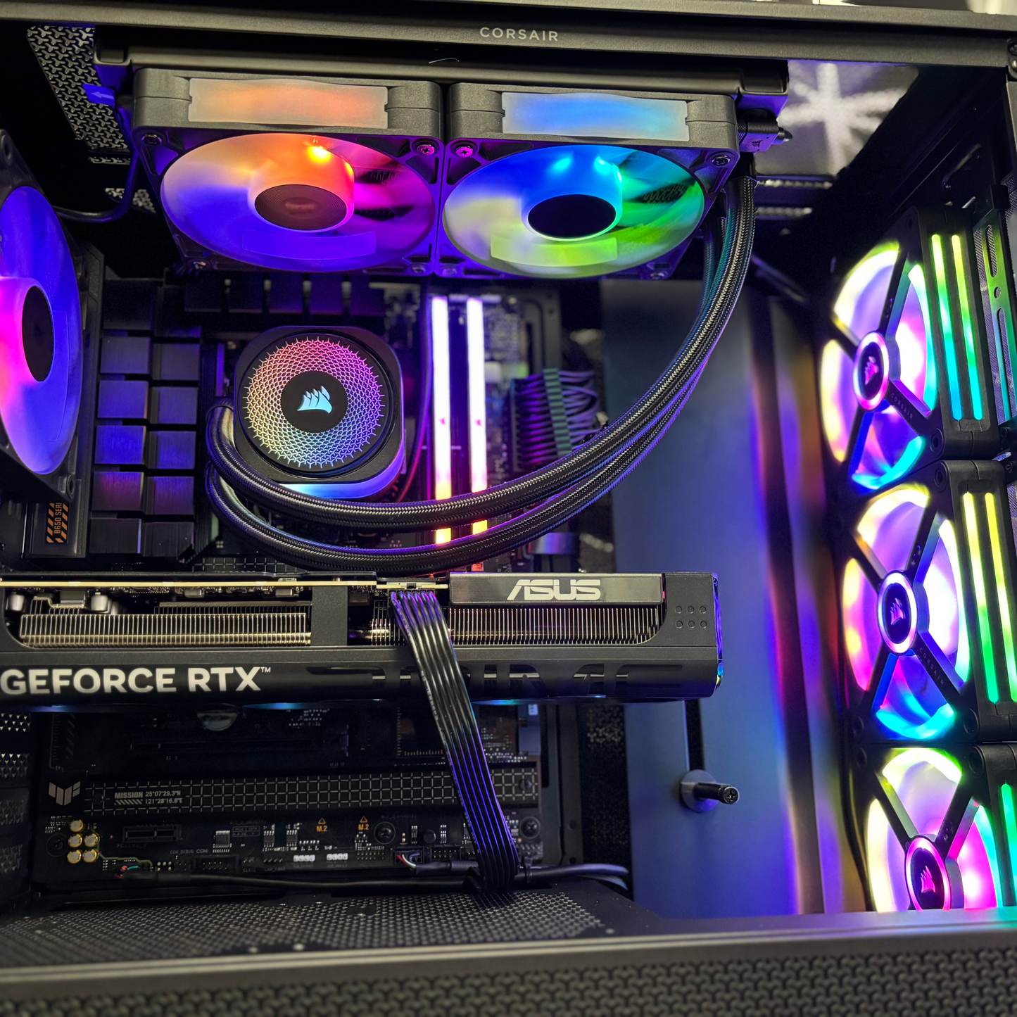 Dark Corsair Pearl - Ryzen 7 7700x / RTX 5070