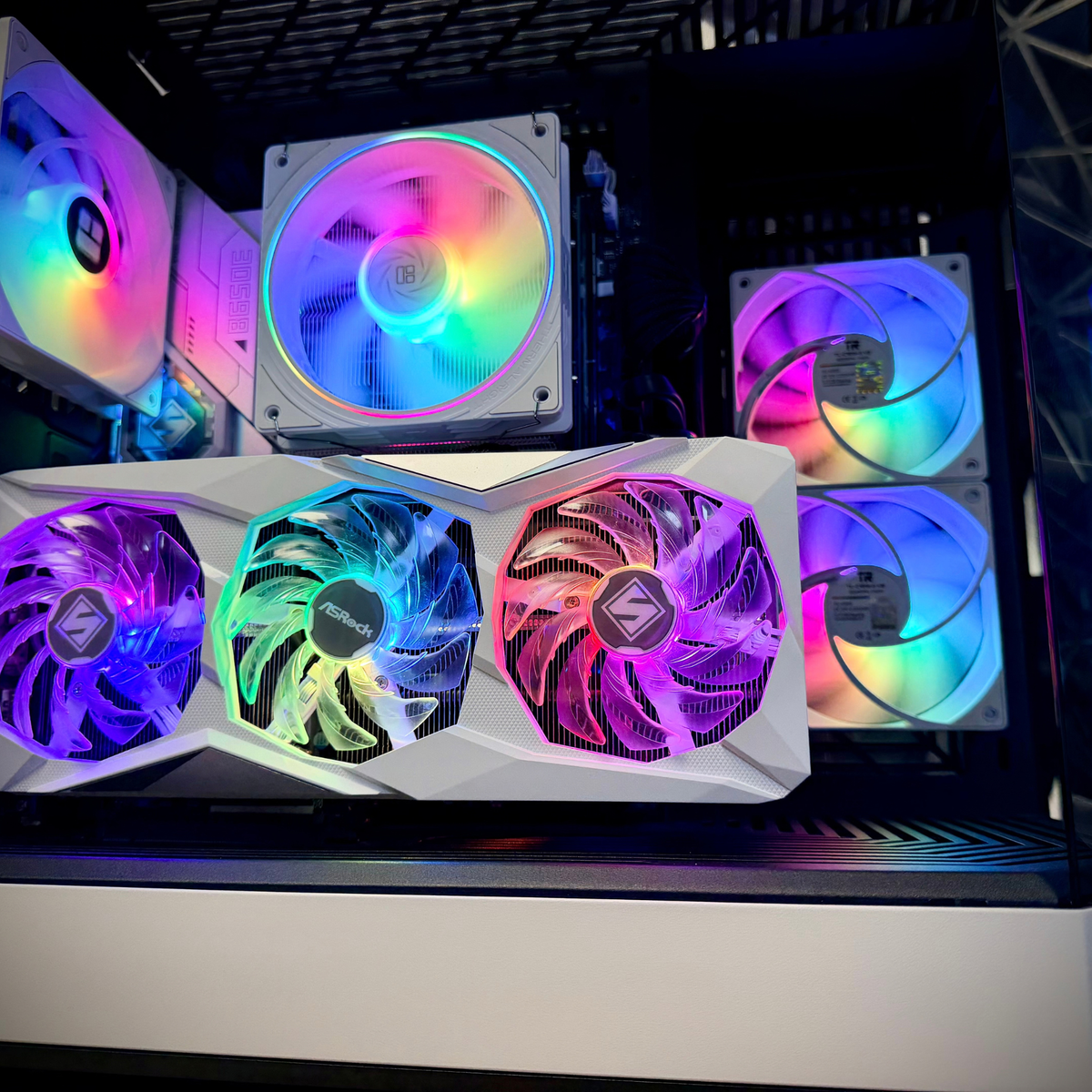 Realign P73 - Rx 7600 (RTX 4060) / Ryzen 5 7600x