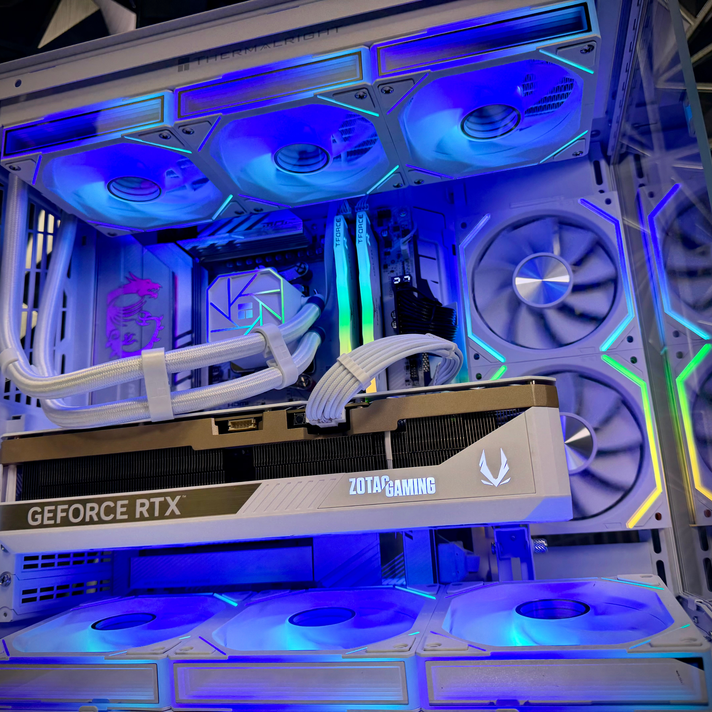 White Nova Edge - Ryzen 7 9800X3D / RTX 5090