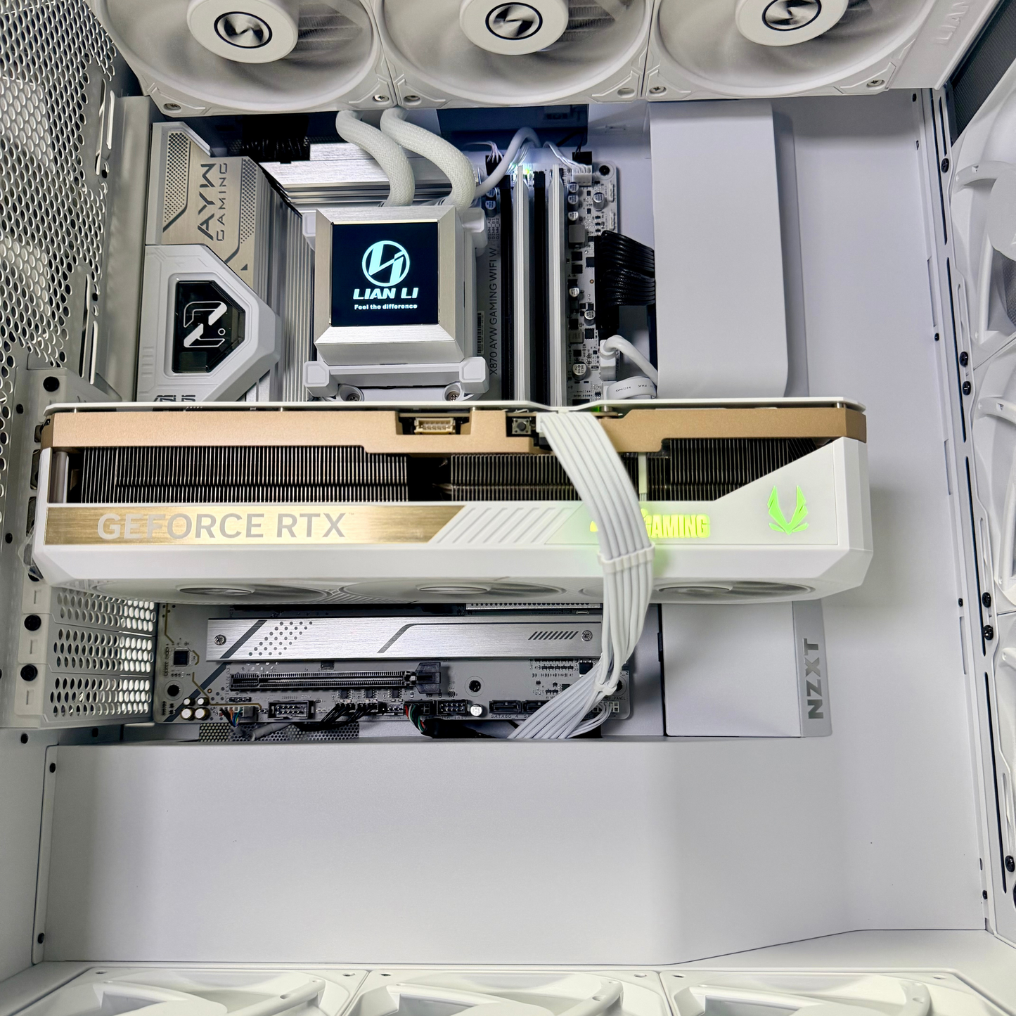 White Out 90 Nebula - Ryzen 7 9800X3D / RTX 5090