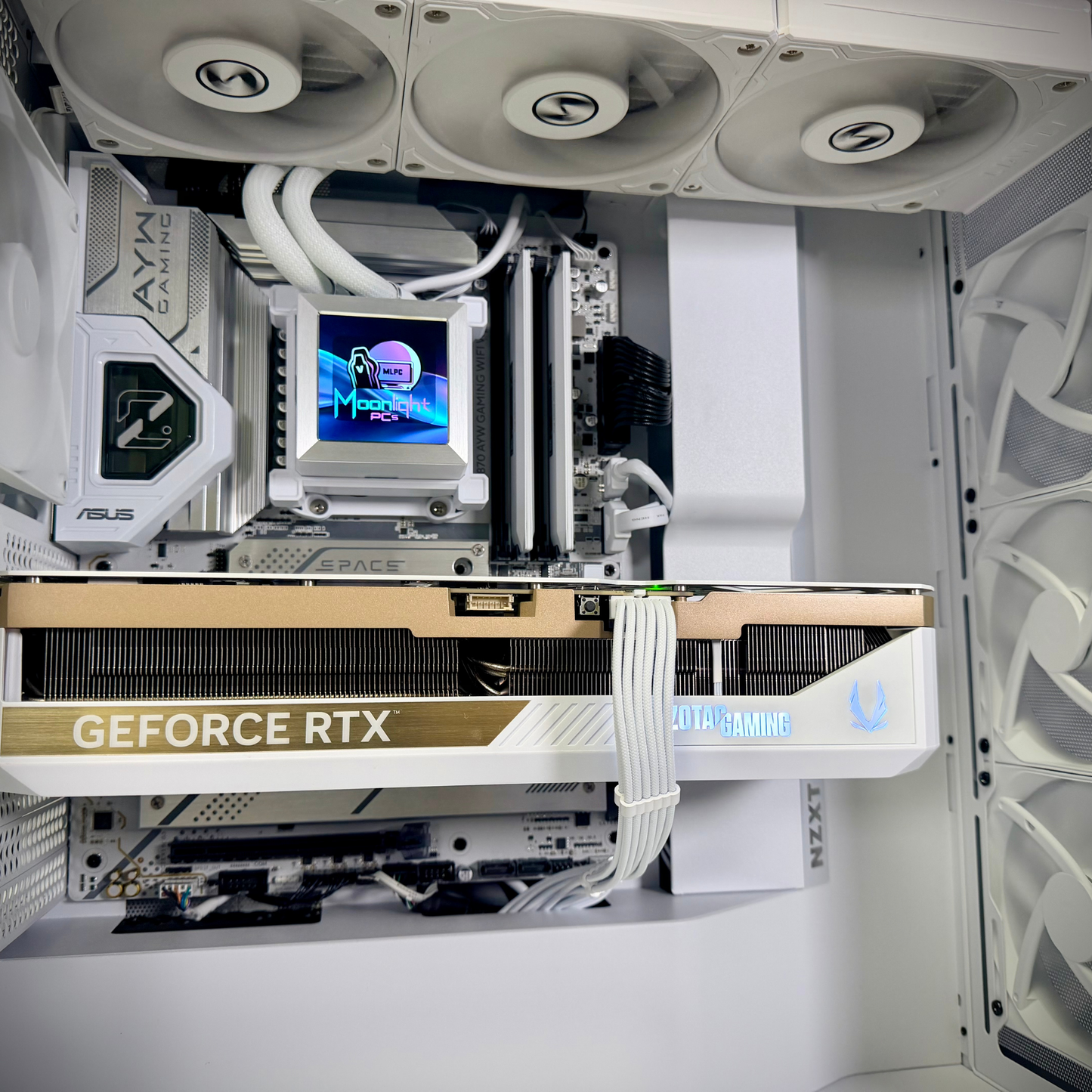 White Out 90 Nebula - Ryzen 9 9950X3D / RTX 5090