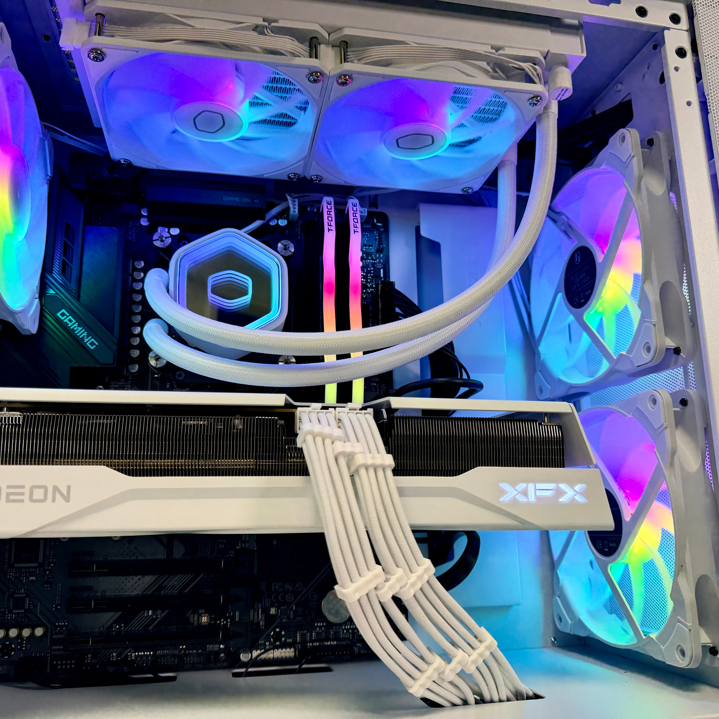 White Eclipse SE1 - Ryzen 7 9800X3D / RX 9070 XT