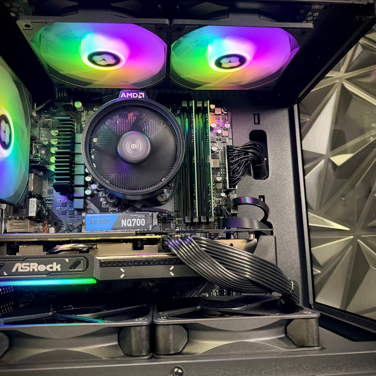 Crescent 60 XT - Ryzen 5 7500F / Rx 9060 XT 16GB