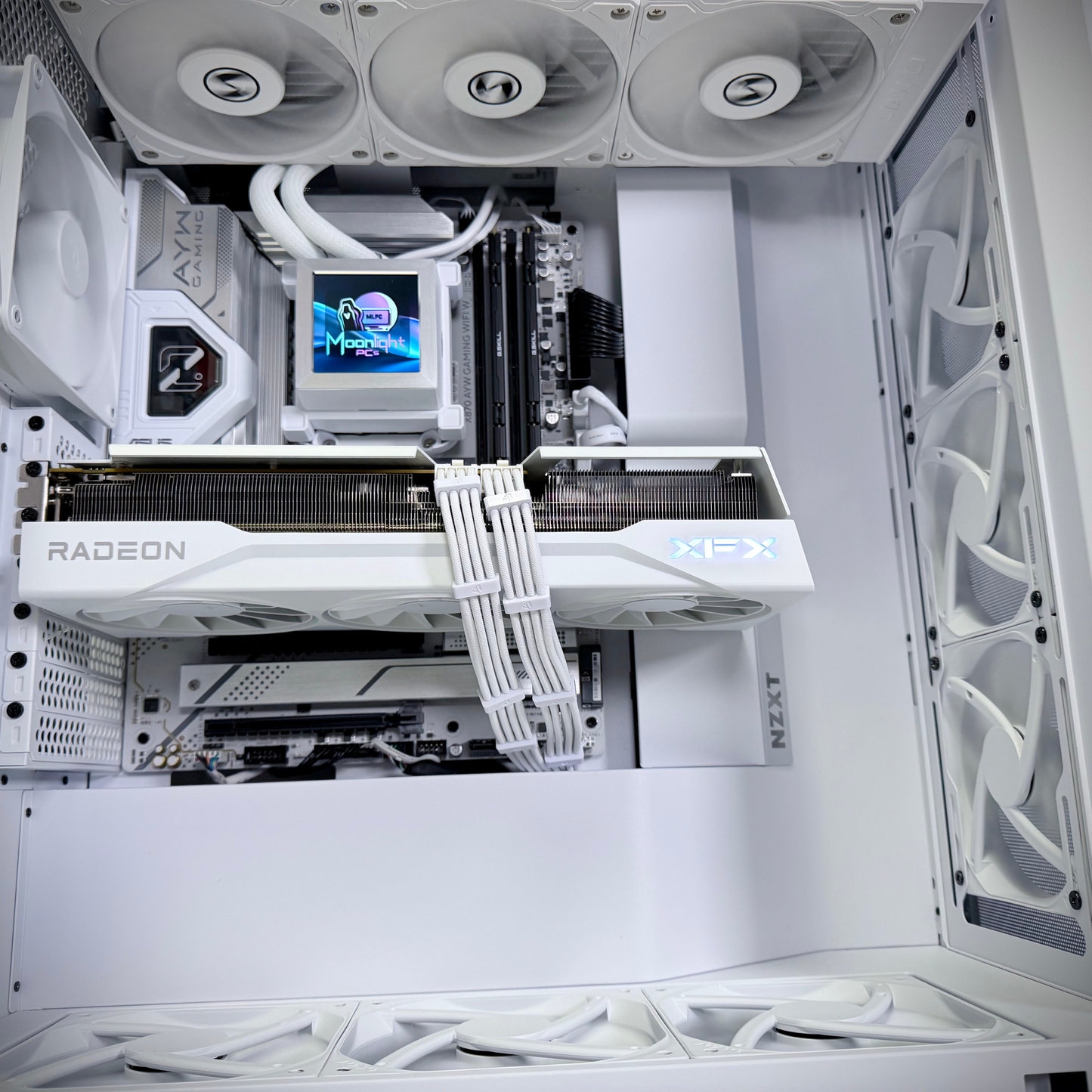 White Out Eclipse XT - Ryzen 7 9800X3D / RX 9070 XT