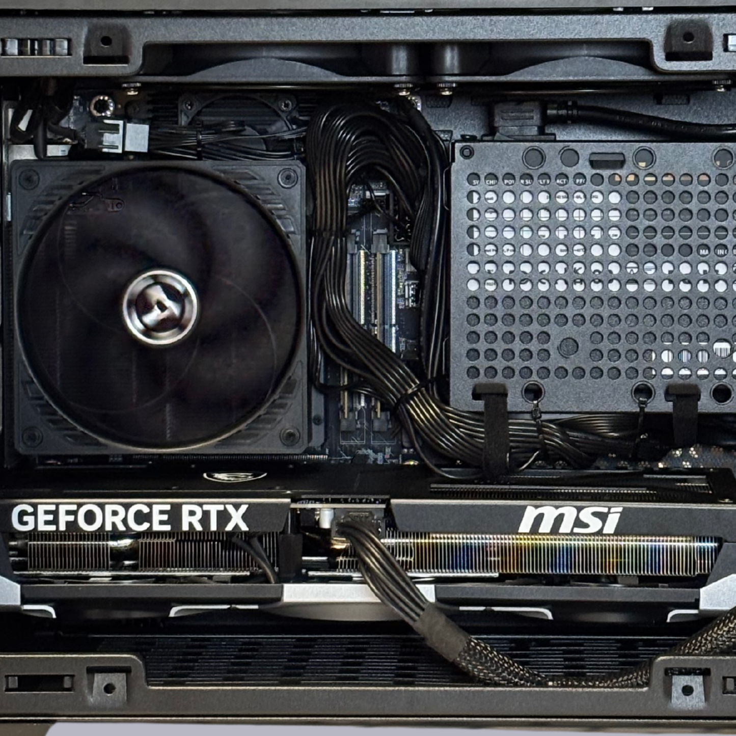 Moonlet MiniITX X3D - Ryzen 9 7945HX3D / RTX 5070 TI